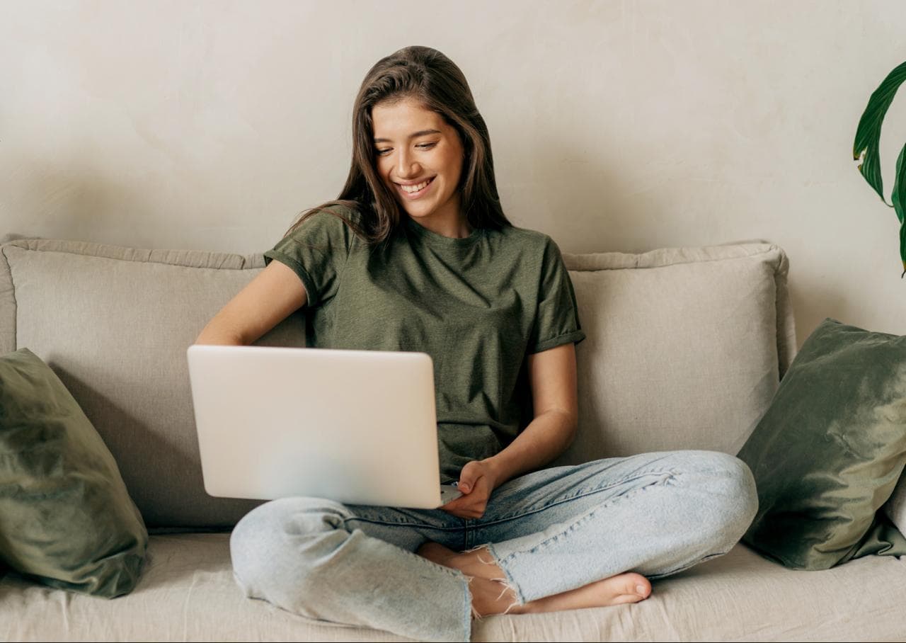 Adult learner taking a relaxed one-to-one online Spanish lesson from home